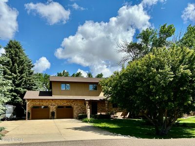 3052 Lakeview Dr