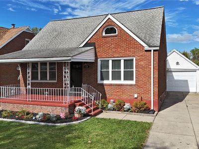 110 Sharon Pkwy