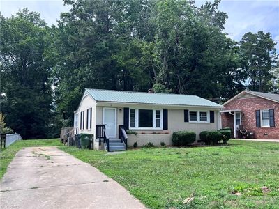 15 Hawthorne Ln