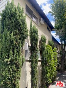 6254 Whitsett Ave
