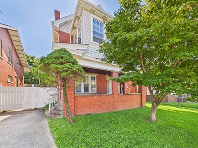 804-804 1/2 Lincoln Pl
