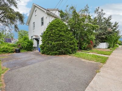 326 Thompson Ave