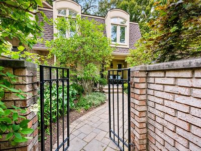 1189 Glenpointe Ct