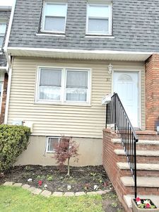 31 Gladys Dr
