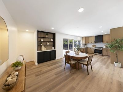 7225 Laura Ct