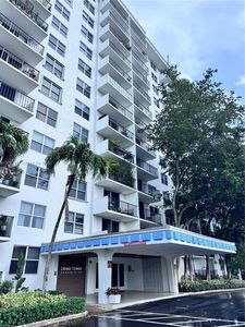 1800 N Andrews Ave APT 2E