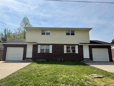 1027 & 1029 Village Ln