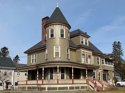 32 Pleasant Street