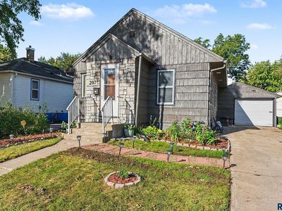 207 S Lincoln Ave