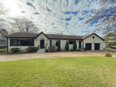 700 W D Ave