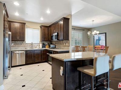 4424 Whitsett Ave APT 204