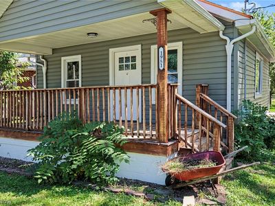 Property at 1951 Uniondale Dr, Stow, OH