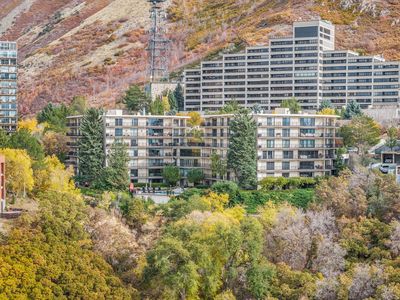 900 S Donner Way APT 301