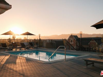 585 N Rossmore Ave APT 508