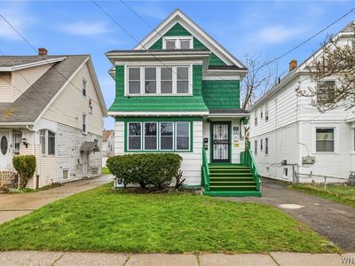 31 Thatcher Ave