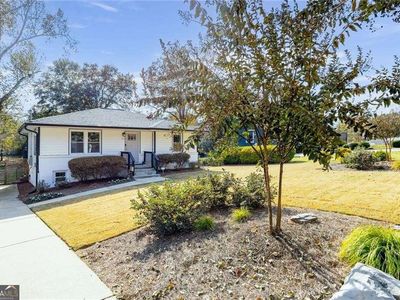 982 Oakdale Dr SE