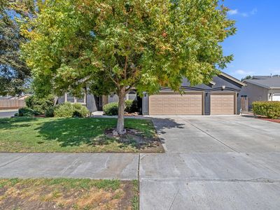 912 Apple Avenue