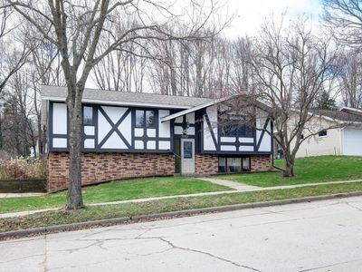 1203 HOLUB STREET
