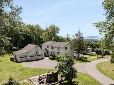 16 Carriage House Road