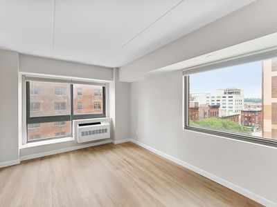 535 W 52nd St APT 7B