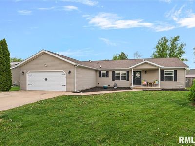 301 E Buttercup Dr