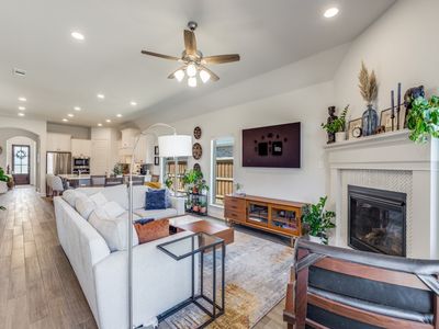 2001 Song Sparrow Ln