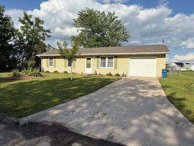 Property at 123 Lincoln Dr NE, Mount Vernon, IA