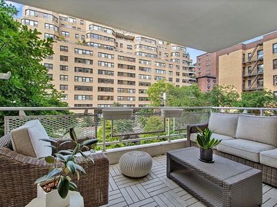 40 E 9th St APT 3G