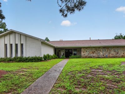 2503 Parham Dr