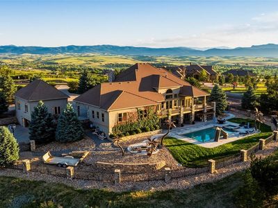 5686 Aspen Leaf Drive