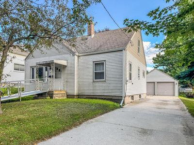 1109 Flambeau STREET