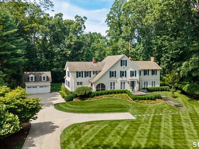 1123 Round Hill Road