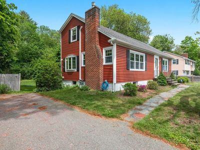 39 School House Ln