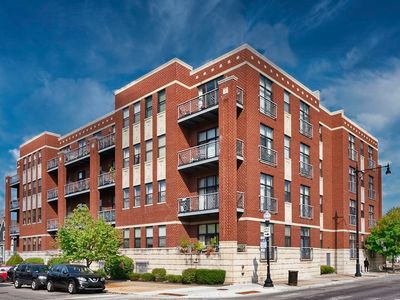 4011 N Francisco Ave Unit 101