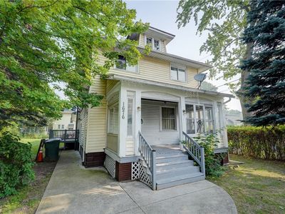 1676 Clifford Ave