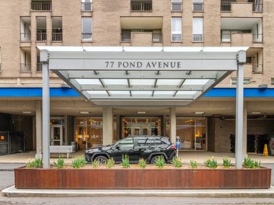 77 Pond Ave APT 612