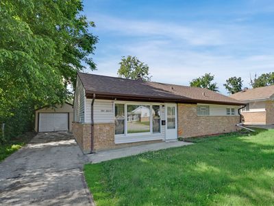 111 Shabbona Dr