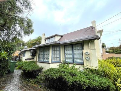 541 & 539 W Franklin St
