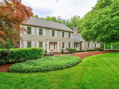 7 Village Green Ln