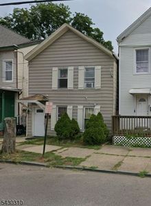 8 Kossuth St