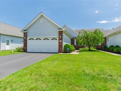 71 Niagara Shore Dr