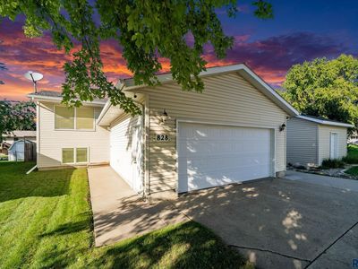 828 S Suburban Dr