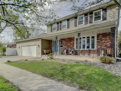 1637 Holly Ln