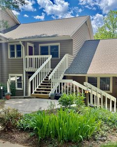 8 Creekside Ln