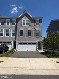 8192 Broad Pl