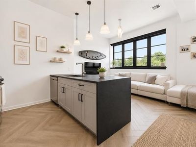142 Charles St #403