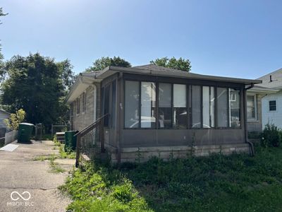 143 S 9th St