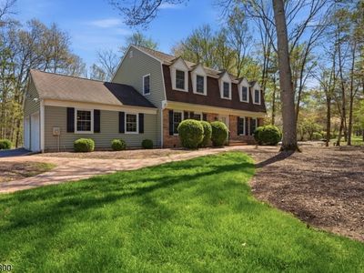 894 Ardsley Ln