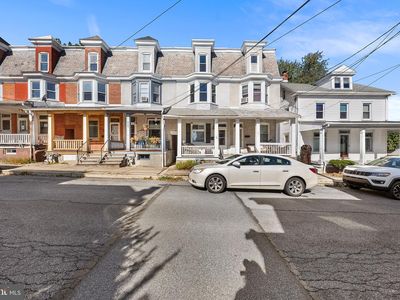 443 W Walnut St