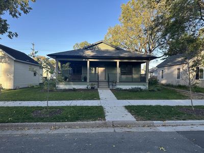 823 Avon STREET